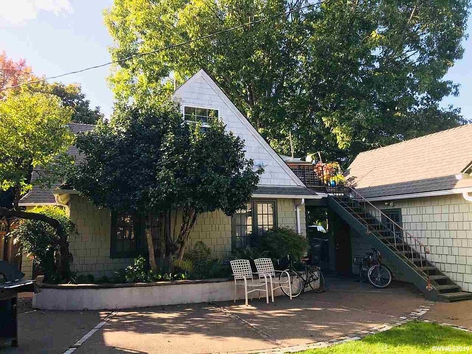 2nd image of 227 NW 10th St