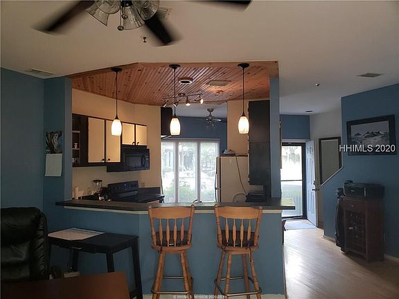 3rd image of 19 Lemoyne Ave APT 13