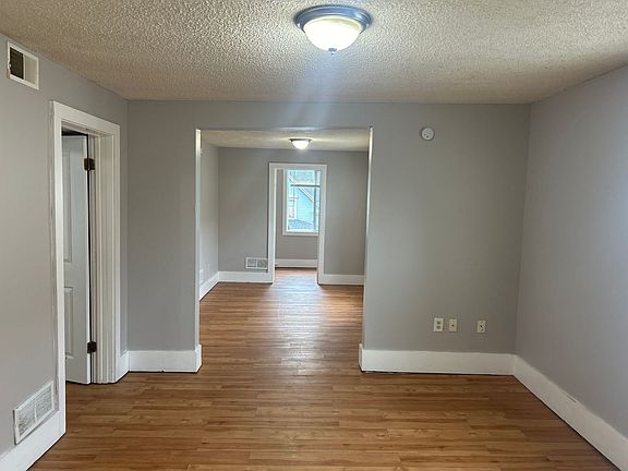 4th image of 2727 Girard Ave N #2