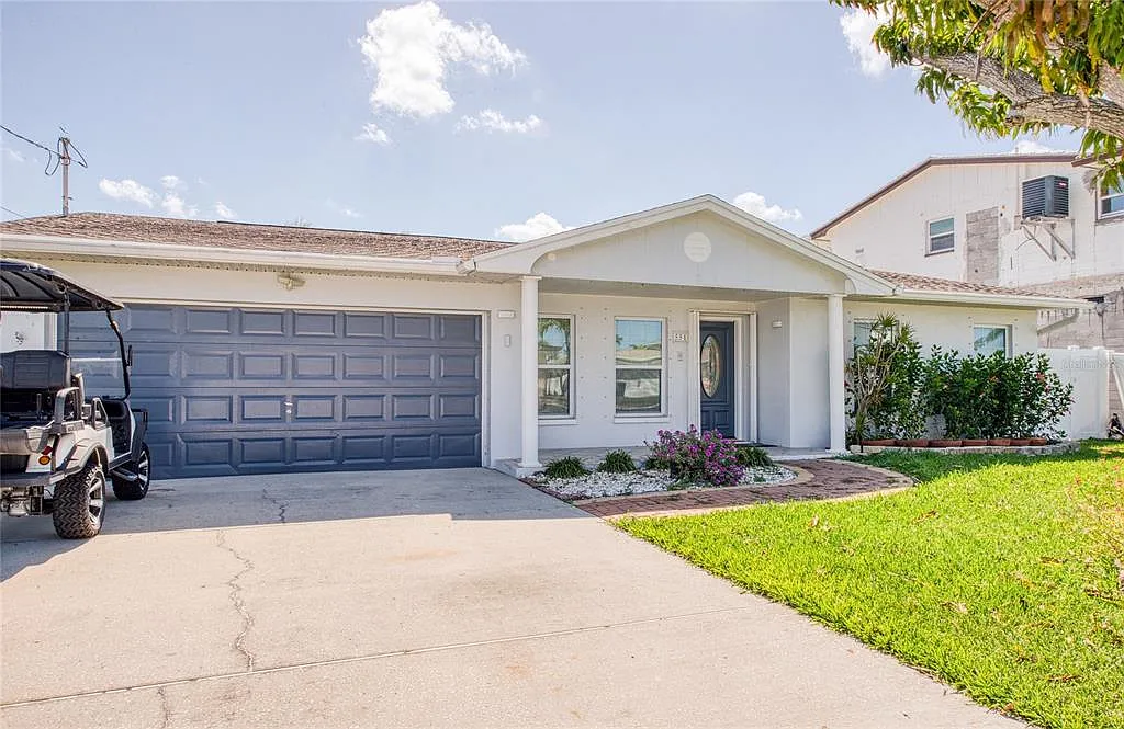 3 bed, 3.0 bath, 2436 sqft, $5,000 — Photo 2