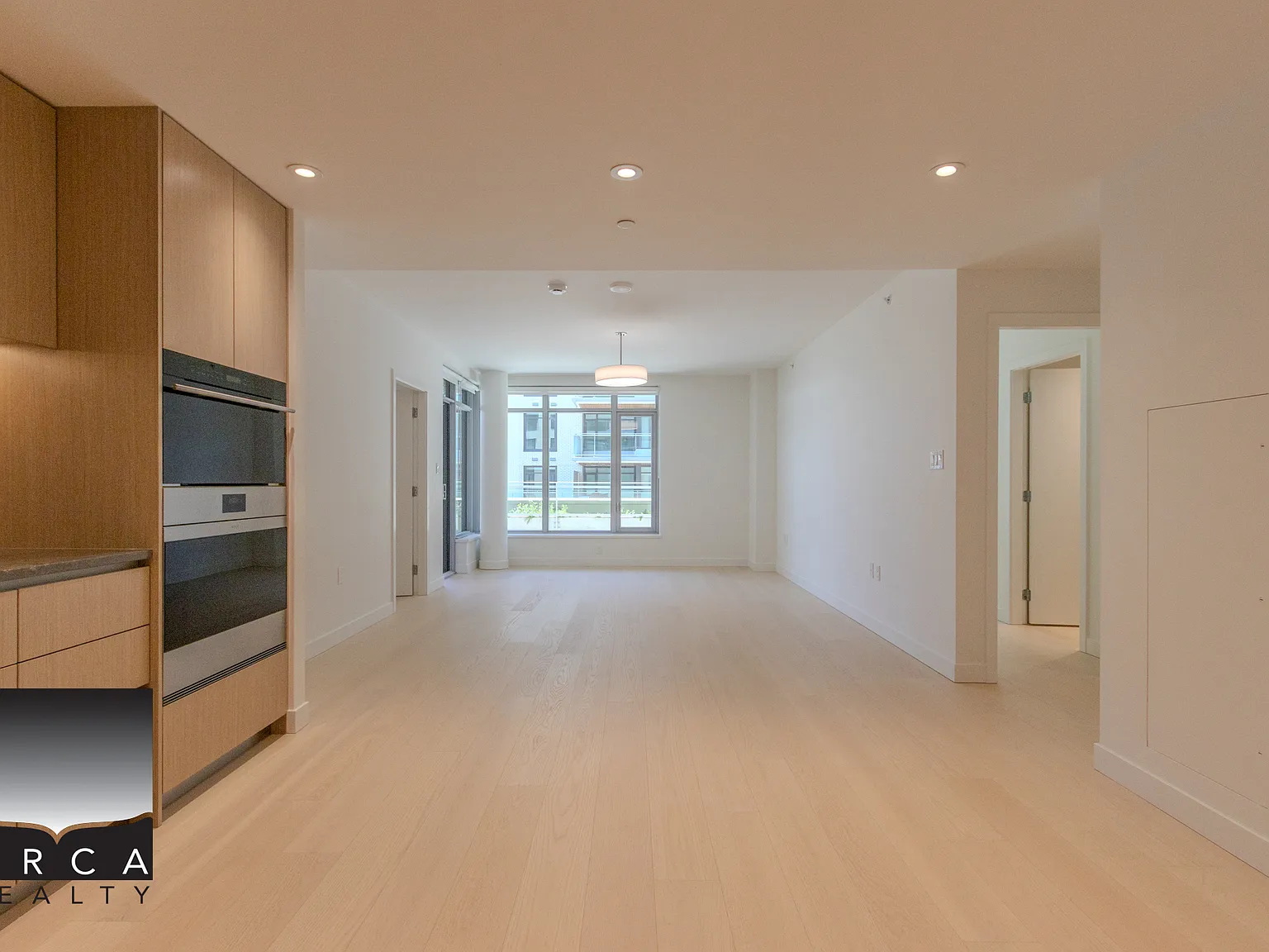 305 Harbour Way, North Vancouver — Photo 2