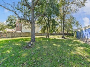 8206 Woodlyn Rd, Houston, TX 77028