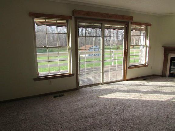 4th image of 413 Meadowland Dr