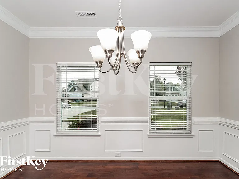 2675 Lamplight Cir — Photo 3