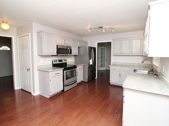 4th image of 3415 E Henderson Way