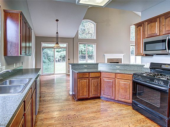 5th image of 1204 Alexandria Ln