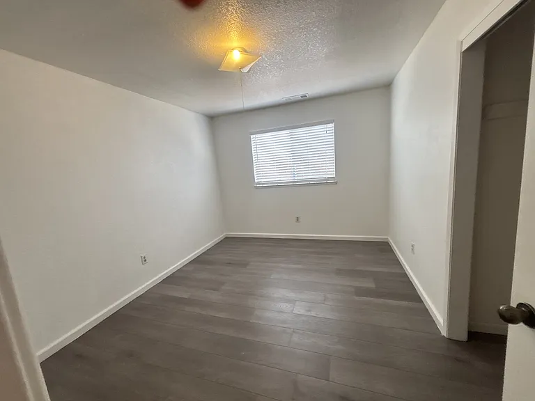 5208 Maximillian Dr — Photo 9