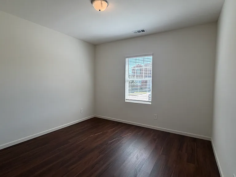 717 Yorkshire Dr — Photo 22