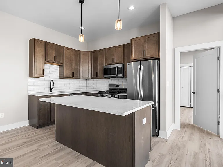 400 S Conkling St #6 — Photo 3