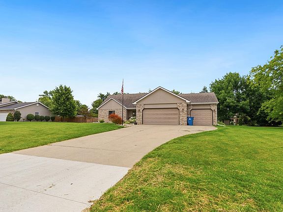 2nd image of 515 Meadow Ln
