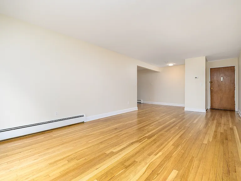 470 Glenbrook Rd #2I — Photo 4