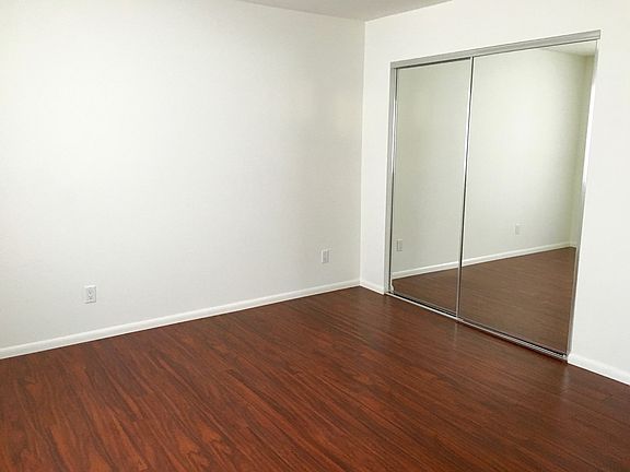 3rd image of 1712 E Chevy Chase Dr APT H