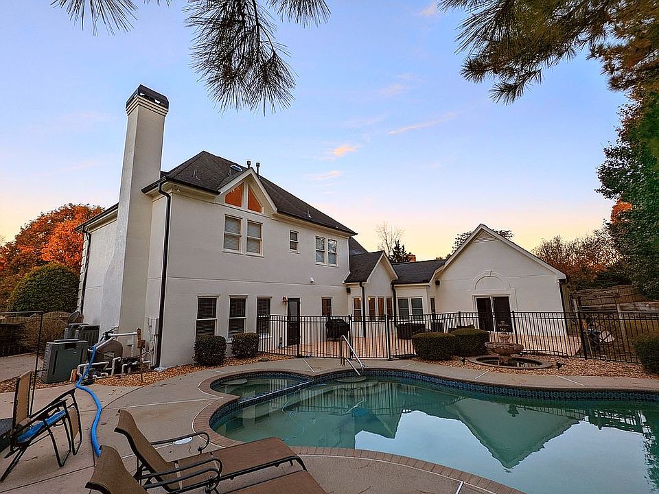 2nd image of 945 Brandon Ridge Dr