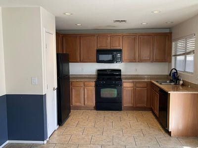 325 Silverado Pines Ave, Las Vegas, NV, 89123