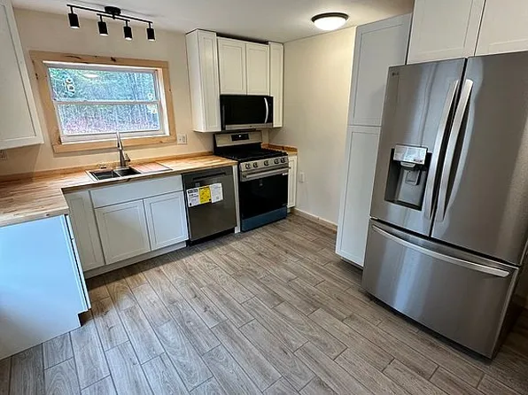 836 Pleasant View Ridge Rd, China, ME 04358