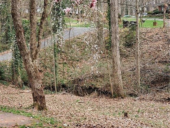 4th image of 2534 Heritage Cir