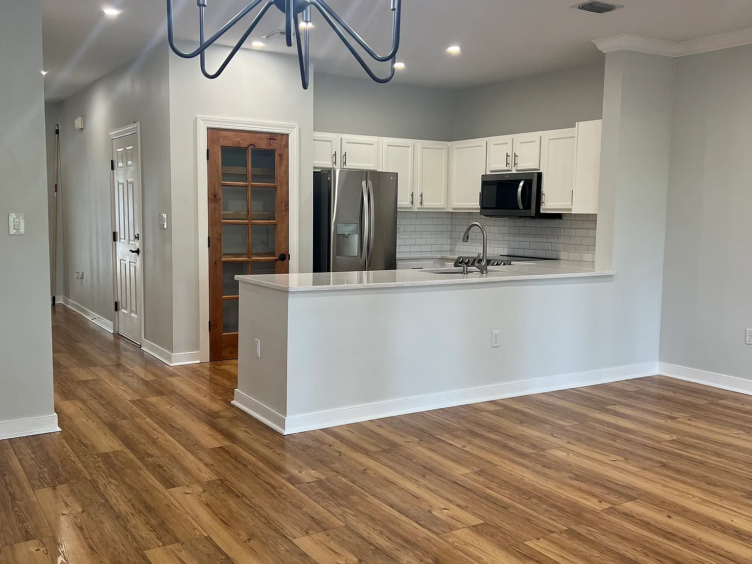 3 bed, 2.5 bath, 1560 sqft, $2,400 — Photo 2