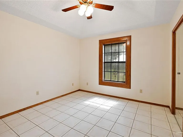 906 W Veterans Blvd — Photo 13