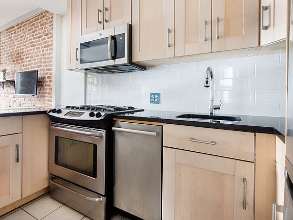 3rd image of 301 W 89th St APT 14