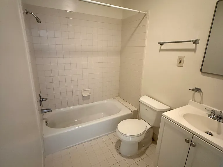 2110 Kittredge St #103 — Photo 7
