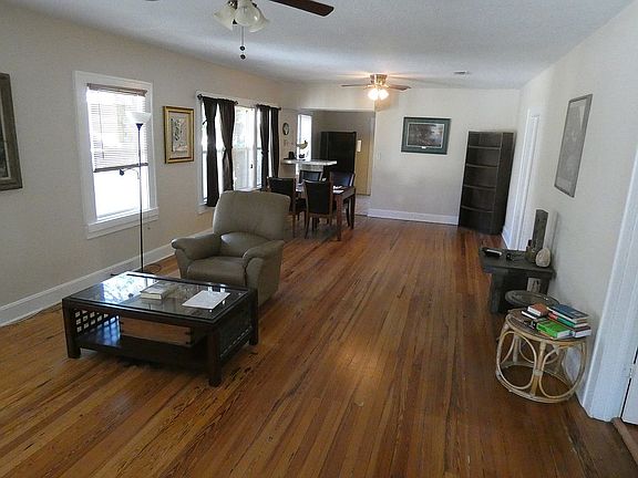 2nd image of 624 N Grosse Ave