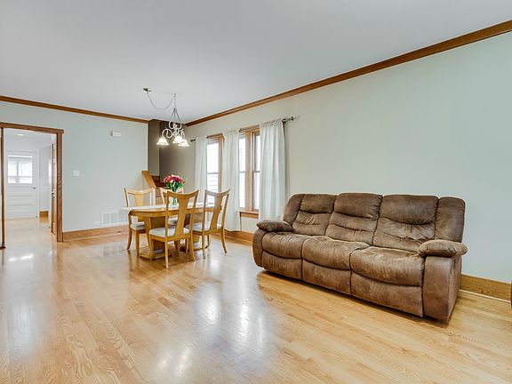 4th image of 5942 W Warwick Ave