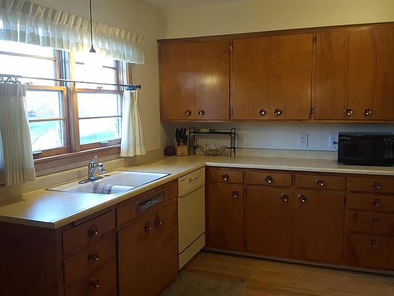 4th image of 1486 Park Ln