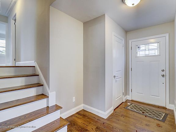 4th image of 30 Woodland Dr