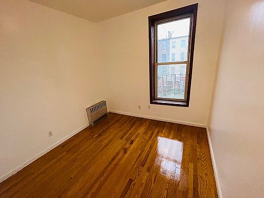 4th image of 446 Willoughby Ave APT 2