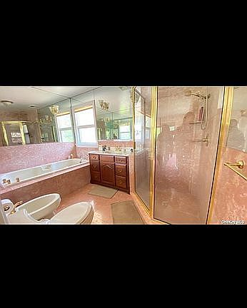 5th image of 8209 Surrey Pl