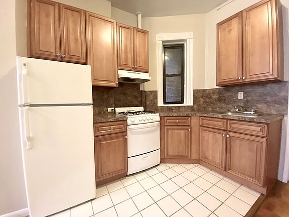 2nd image of 349 E 51st St APT 1RE
