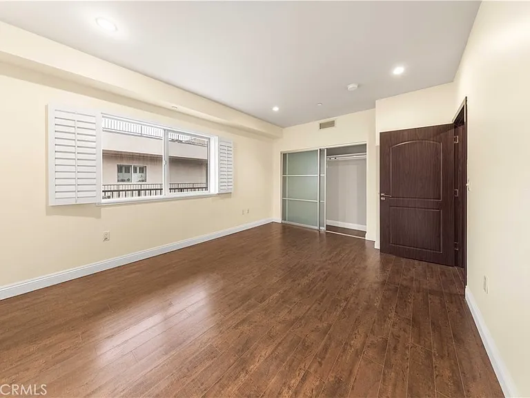 11218 Camarillo St #404 — Photo 38