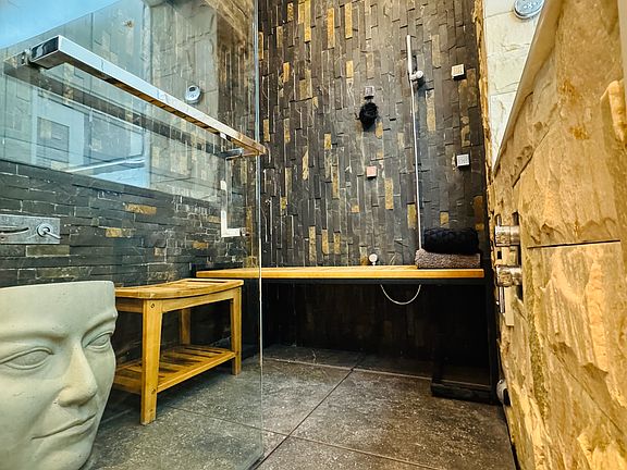 4th image of 119-49 Union Tpke APT 10A