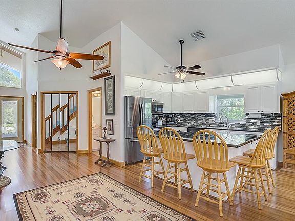 5th image of 11927 Desoto Dr