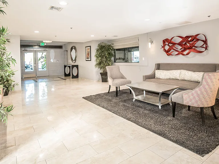 410 S Barrington Ave #205 — Photo 37