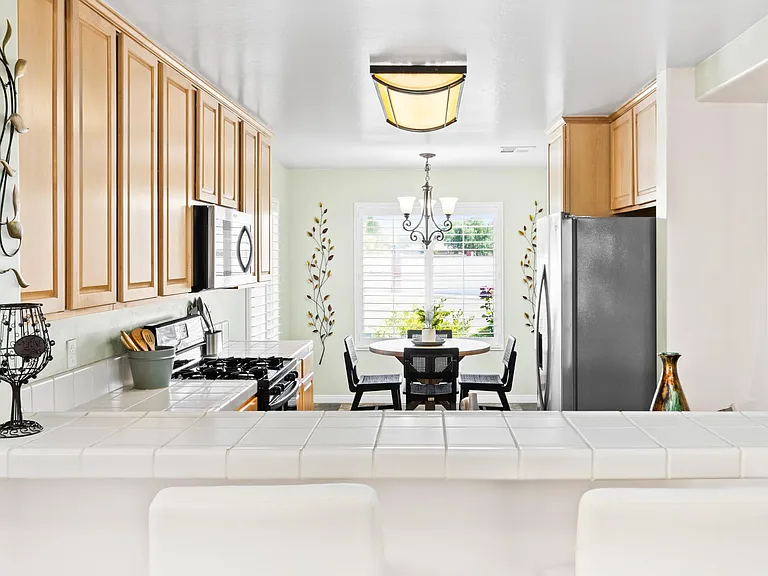 12112 Grecian Laurel Dr — Photo 6