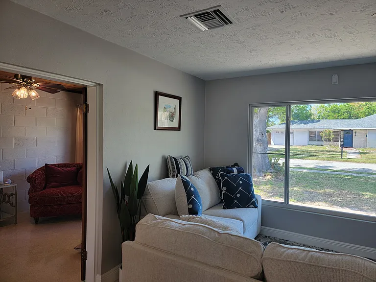 219 Crescent Ct E — Photo 21