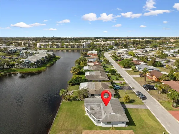 9306 NW 80th St, Tamarac, FL 33321