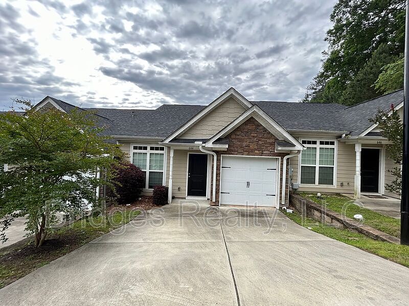 1st image of 644 Vista Dr