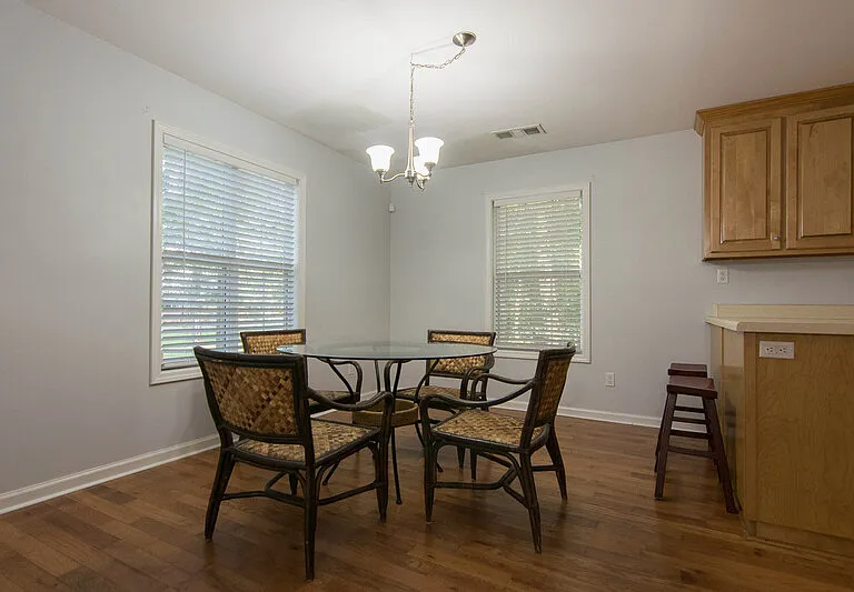 2354 Airport Dr — Photo 6