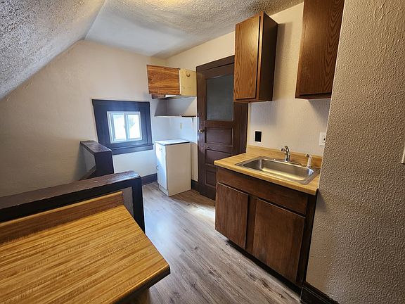 3rd image of 3384 Beechwood Ave #3