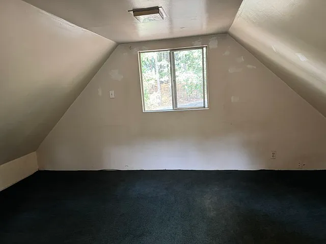 UPSTAIRS BEDROOM