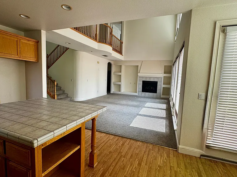 1902 Foster Way — Photo 8