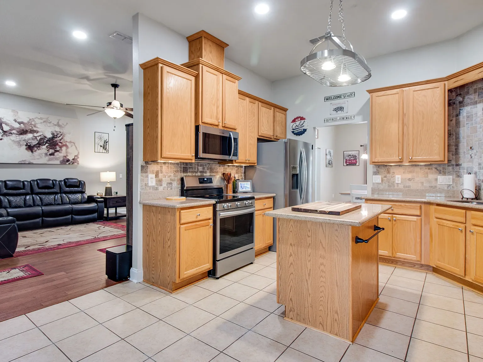 5 bed, 2736 sqft, $2,500 — Photo 3