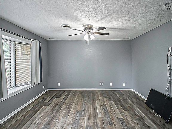 4th image of 3 Jeffrey Cir