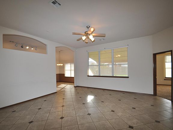 3rd image of 2405 Augusta Dr