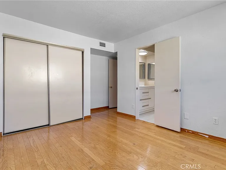 10201 Mason Ave — Photo 24