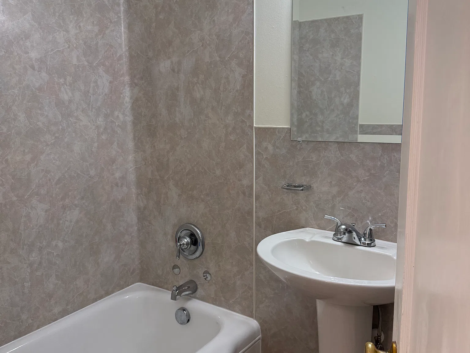 1 bed, 445 sqft, $1,550 — Photo 3