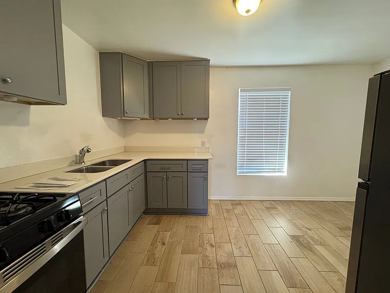 2030 NW 25th St #17 — Photo 6