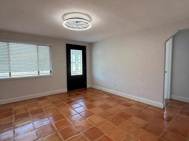127 Debary Dr — Photo 6